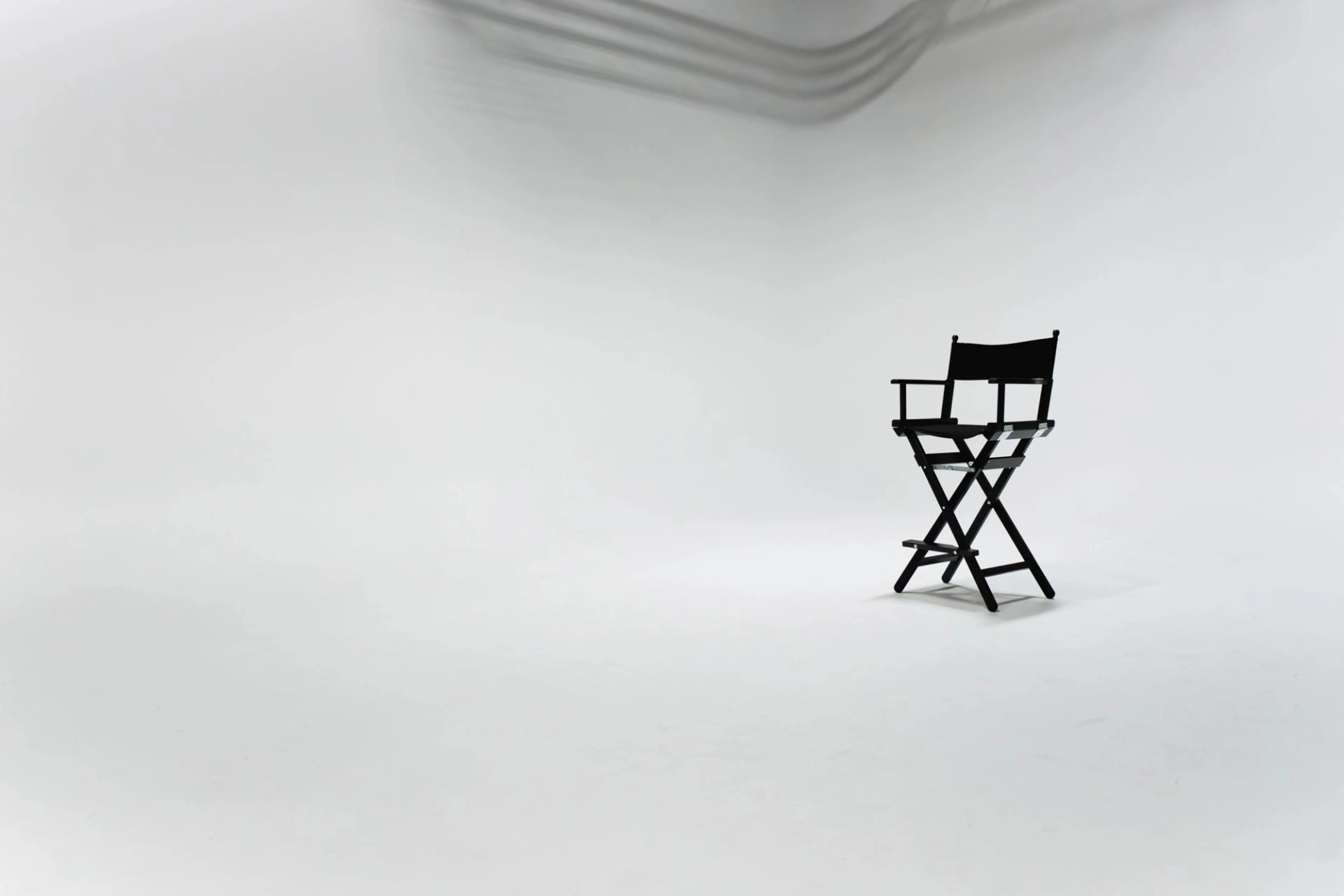 Professionele infinity wall studio in Amsterdam met witte cyclorama voor fotografie, videoproducties, commercials en branded content.